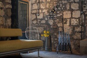 Inter Artes House and Suite