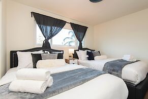 Superb Apartment near Dodger
