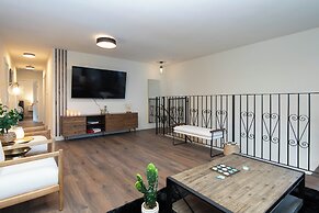 Superb Apartment near Dodger