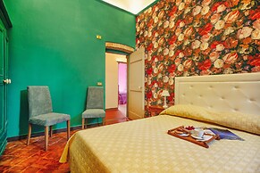 Rainbow City Center Apartment