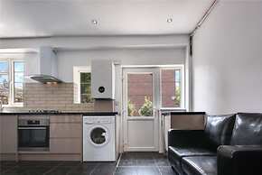 Room in Guest Room - Limehouse Townhomes Modern Spacious Serviced Doub