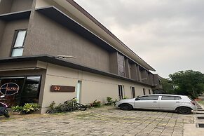 OYO 93998 Three J Living