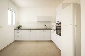 Seaside High-Rise Apt by Sea N' Rent