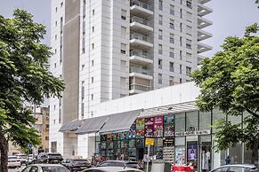 Seaside High-Rise Apt by Sea N' Rent