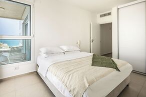 Seaside High-Rise Apt by Sea N' Rent