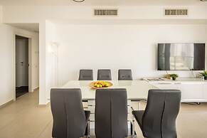 Seaside High-Rise Apt by Sea N' Rent