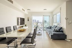 Seaside High-Rise Apt by Sea N' Rent