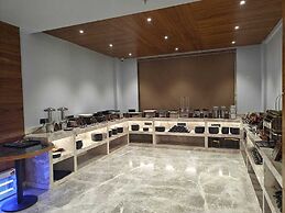 Kings Kraft Tremezzo Inn Somnath