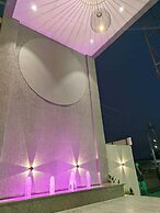 Kings Kraft Tremezzo Inn Somnath