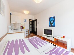 Apartments Ilija Njavro
