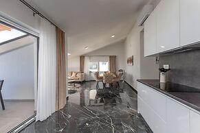 Pool Apartment Panorama