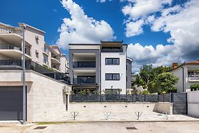 Pool Apartment Panorama