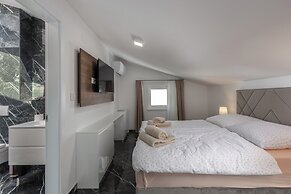 Pool Apartment Panorama