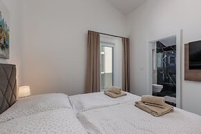 Pool Apartment Panorama