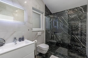 Pool Apartment Panorama