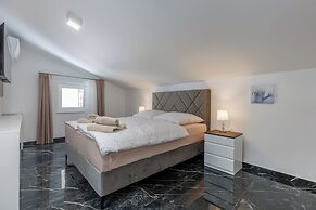 Pool Apartment Panorama