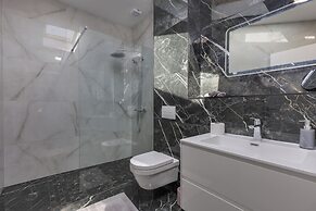 Pool Apartment Panorama