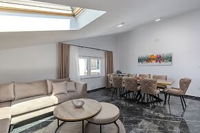 Pool Apartment Panorama