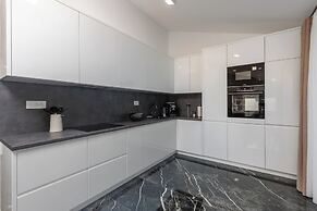 Pool Apartment Panorama