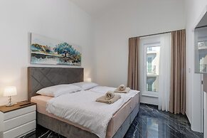 Pool Apartment Panorama