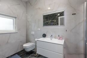 Pool Apartment Panorama