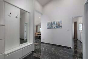 Pool Apartment Panorama