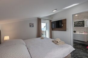 Pool Apartment Panorama