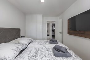 Spacious Pool Apartment Crikvenica