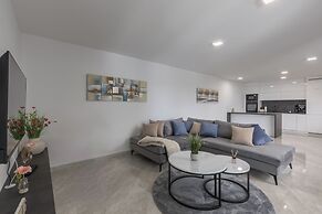 Spacious Pool Apartment Crikvenica