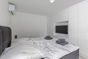 Spacious Pool Apartment Crikvenica