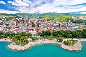 Spacious Pool Apartment Crikvenica