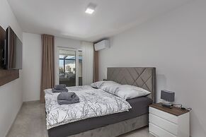 Spacious Pool Apartment Crikvenica