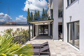 Spacious Pool Apartment Crikvenica