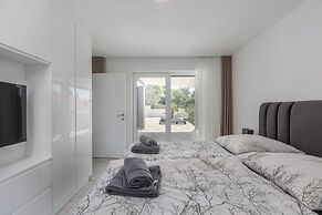 Spacious Pool Apartment Crikvenica