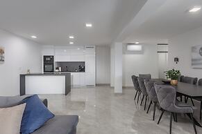 Spacious Pool Apartment Crikvenica