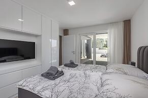 Spacious Pool Apartment Crikvenica