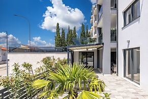 Spacious Pool Apartment Crikvenica
