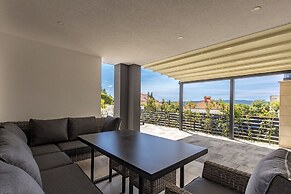 Spacious Pool Apartment Crikvenica