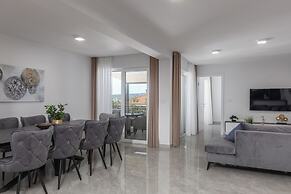 Spacious Pool Apartment Crikvenica