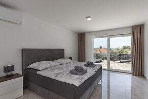 Spacious Pool Apartment Crikvenica