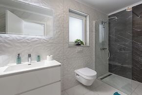 Luxury Pool Apartment With Sea View