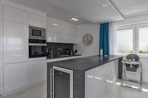 Luxury Pool Apartment With Sea View