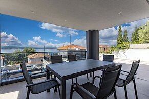 Luxury Pool Apartment With Sea View