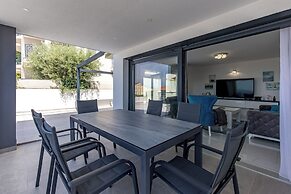 Luxury Pool Apartment With Sea View