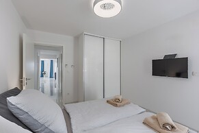 Luxury Pool Apartment With Sea View