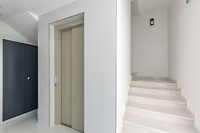 Luxury Pool Apartment With Sea View