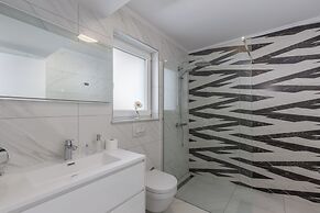 Luxury Pool Apartment With Sea View