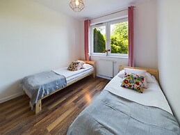Gdańsk Apartment With Garden by Renters