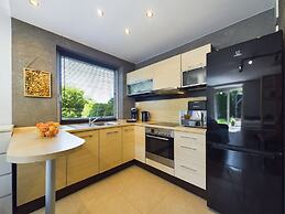 Gdańsk Apartment With Garden by Renters