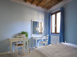 Blue Charm Florentine Apt by Oteego